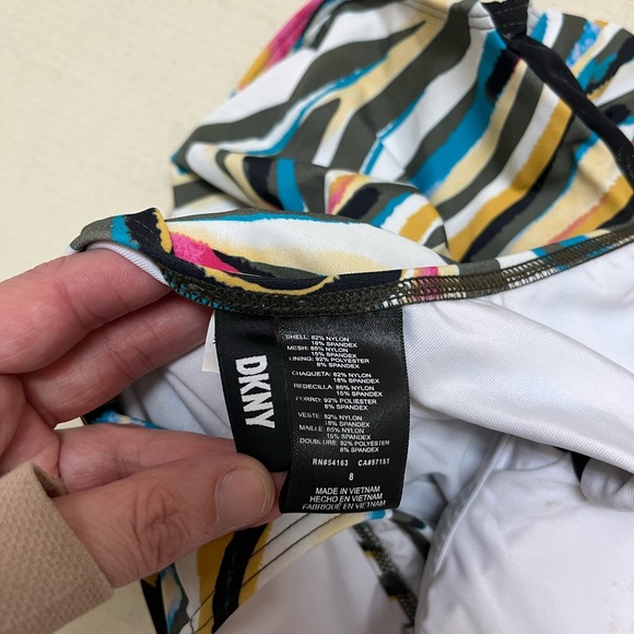 DKNY size 8 swirl print swimsuit - Picture 4 of 8